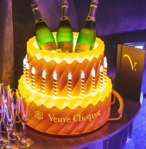package-for-15-people-champagne-cake